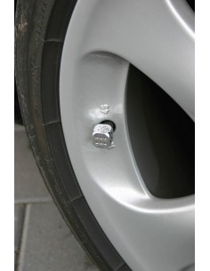 SET 4 DADI COPRIVALVOLA CROMO + PUNTINI NERI 2