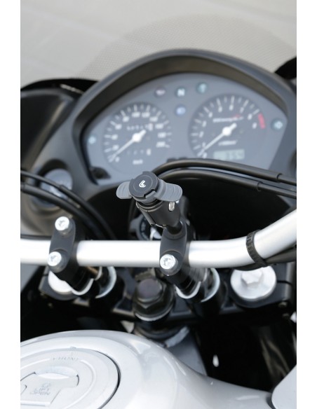 FISSAGGIO A VITE M8 PER OPTI-CASE